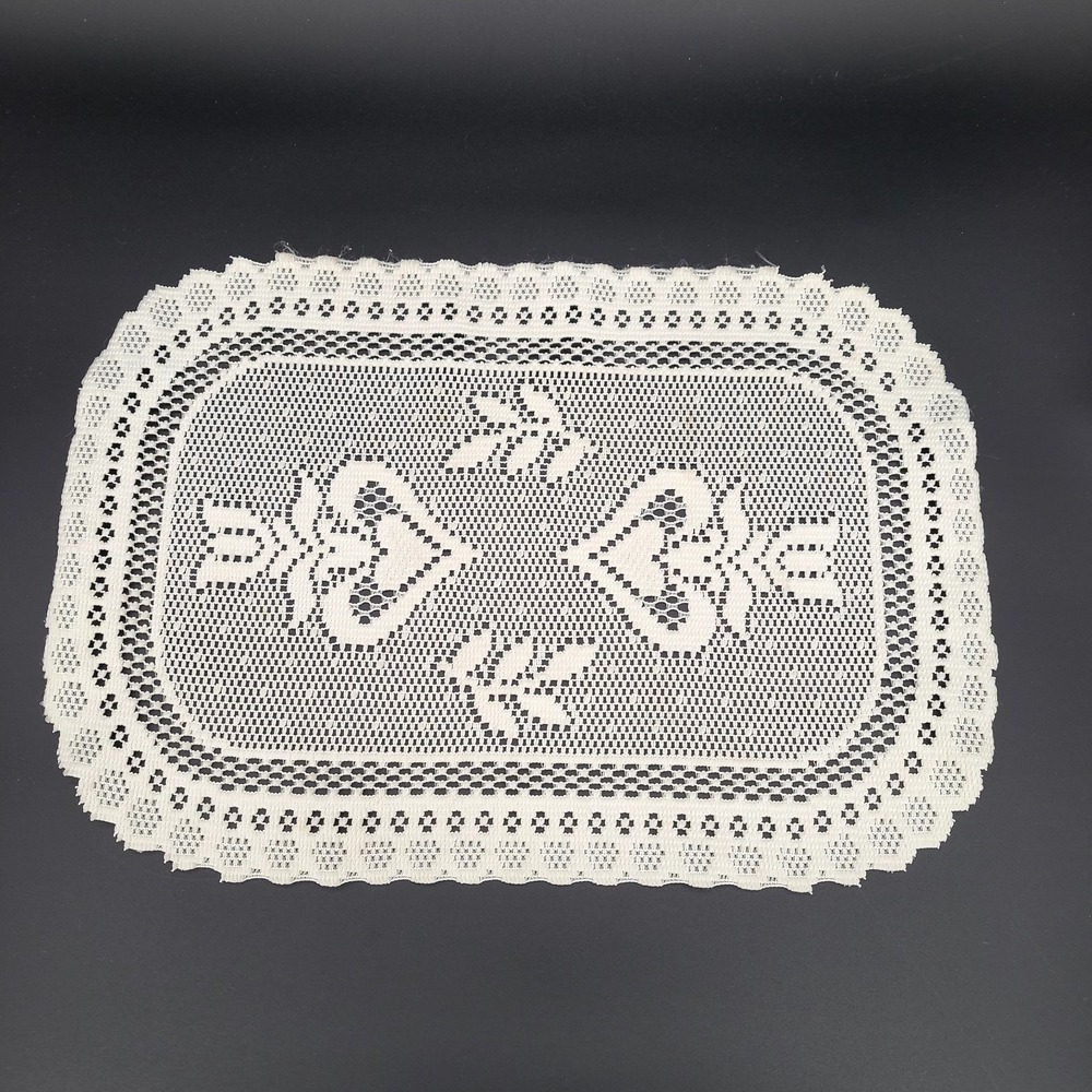 Great Bay Lace Company Liechtenstein Heart & Tulip Placemat (1) 18" x 12"